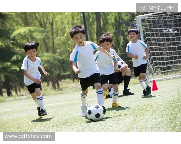 小孩足球：培养团队精神与运动能力的最佳途径与乐趣探索